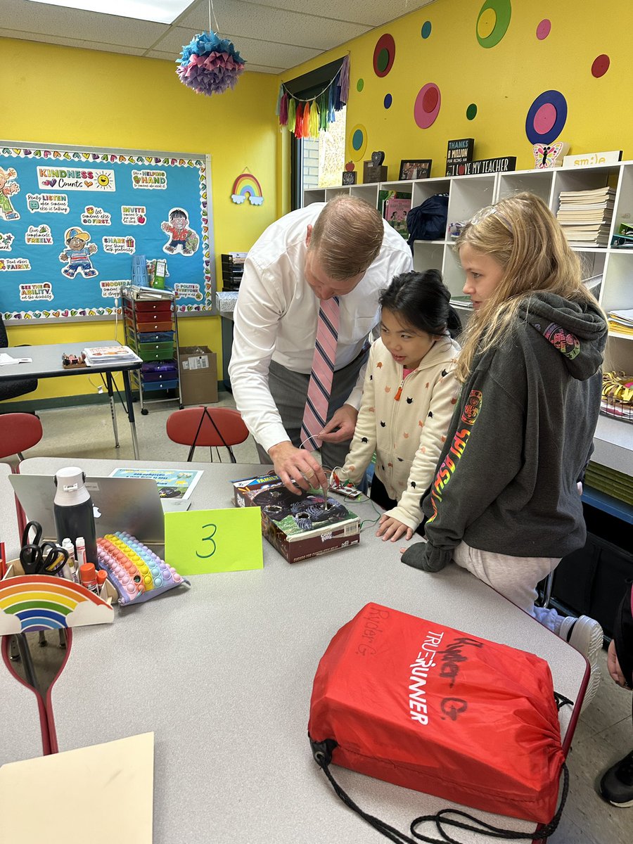 Mrs. Victoria Lojek tweet media