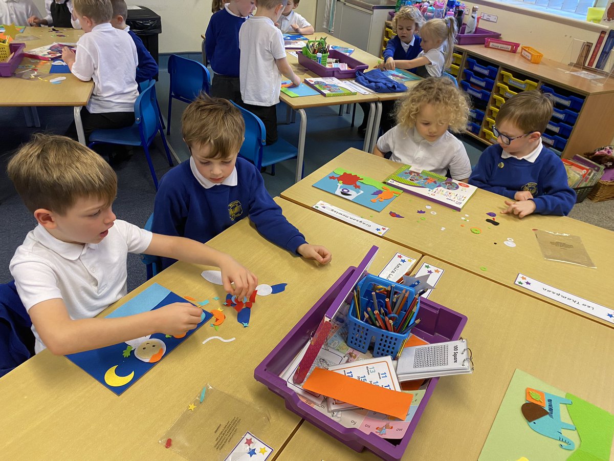 wclpsyear1's tweet photo. Our coding experts are hard at work in 1W with their unplugged activity of using algorithms and debugging to create their own scenes! #wclpscomputing https://t.co/IDXr2HRPyY