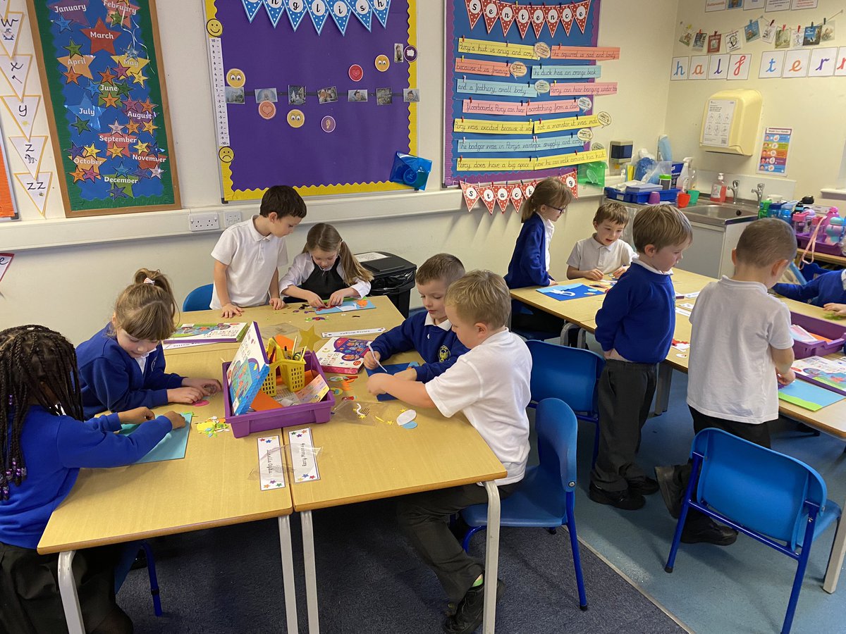 wclpsyear1's tweet photo. Our coding experts are hard at work in 1W with their unplugged activity of using algorithms and debugging to create their own scenes! #wclpscomputing https://t.co/IDXr2HRPyY