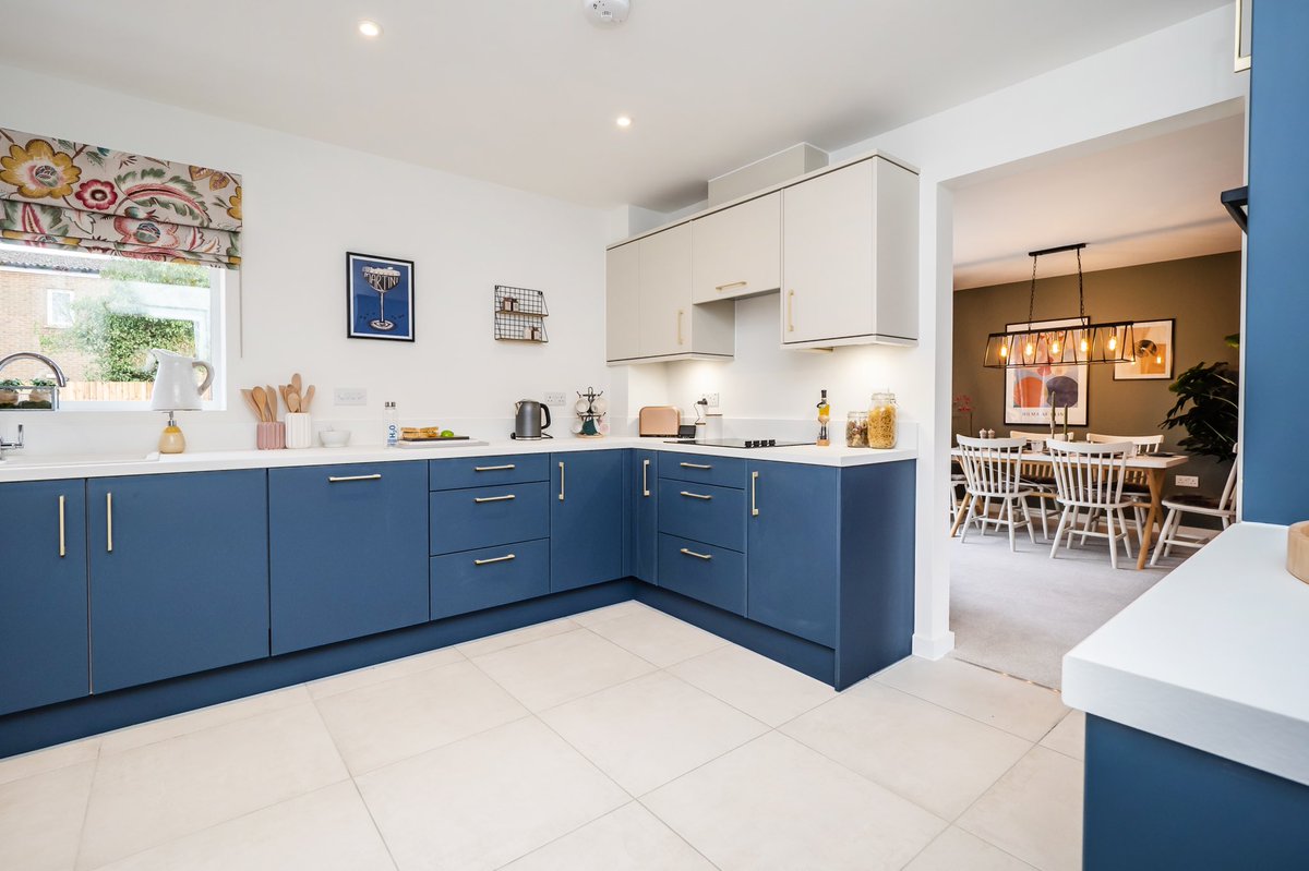 AbelHomes's tweet photo. This wet and dreary weather is making us want to curl up in the warm with a hot chocolate. Our A-rated new homes with triple-glazing and underfloor heating at Rokeles Green are perfect for snuggling up, whilst keeping those energy bills down. #Rokeles #EnergyEfficient #AbelHomes https://t.co/vmjGpaENgK