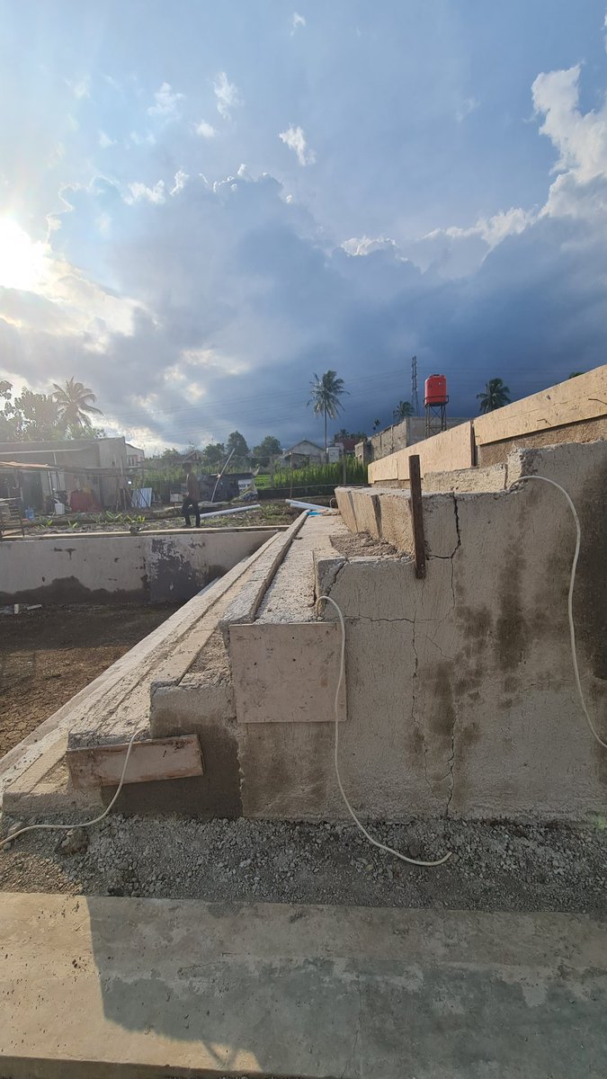 nauval_ns's tweet photo. Hari ini visit project ke cianjur,masih bisa bersyukur, meskipun beberapa hasil kerja rusak, tapi alhamdulilahnya tim masih dalam keadaan sehat... melihat ambulan yang terus berdatangan setiap waktunya... turut berduka cita, semoga warga cianjur diberikan kekuatan dan ketabahan. https://t.co/67mGy6QnyX