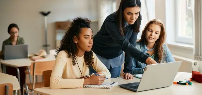 ICYMI, Our own <a href="/wassergish/">Joan Wasser Gish</a> co-authored this op-ed on how public dollars would go further, faster with integrated student support infrastructure that delivers relationships and resources to students #edpolicy #integratedsupport
buff.ly/3UT5wVf