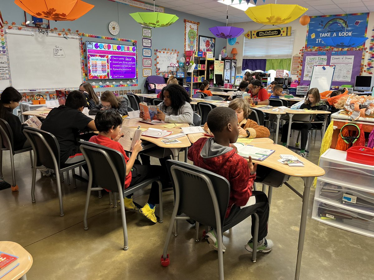 annie_starnes's tweet photo. Some of my favorite scenes from the past few days of school @bristowelem https://t.co/KFtkGaeL5x
