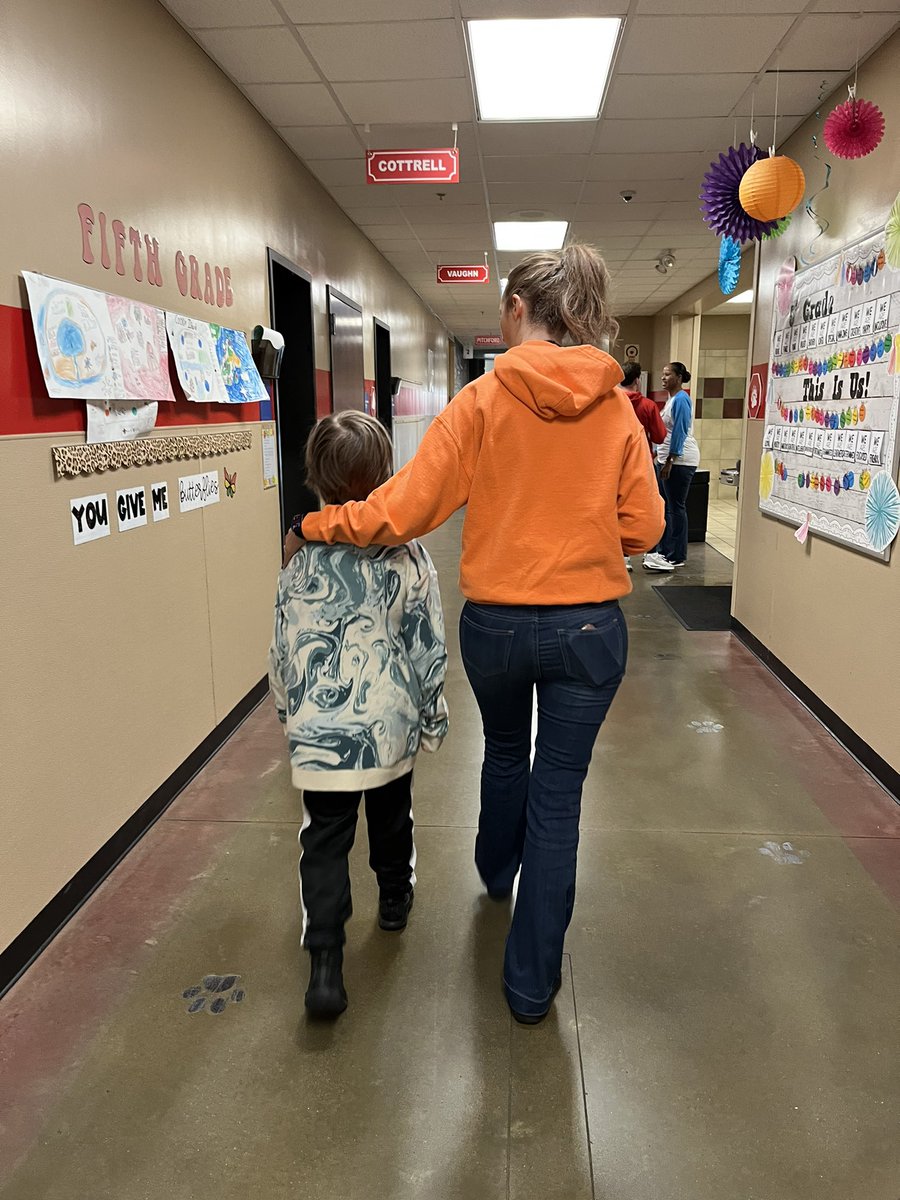annie_starnes's tweet photo. Some of my favorite scenes from the past few days of school @bristowelem https://t.co/KFtkGaeL5x