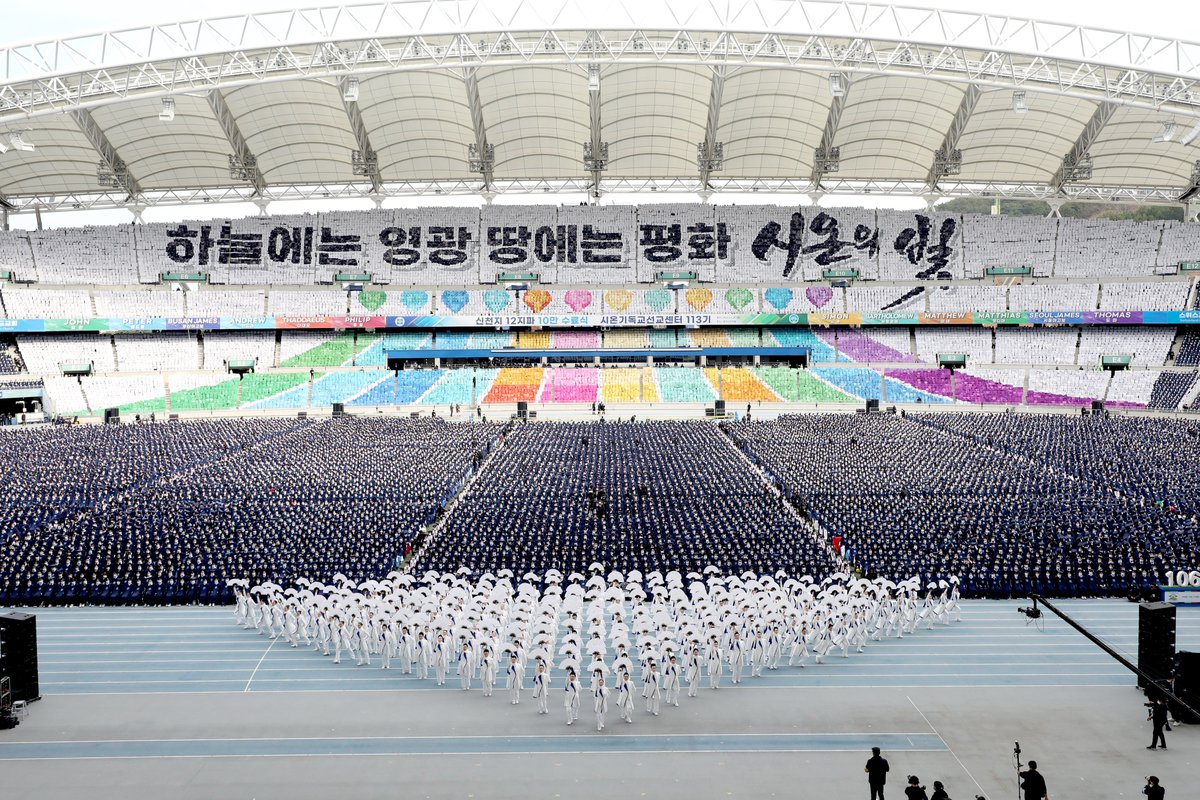 📷通过照片观看10万结业式✨

仅用一年时间 1️⃣0️⃣6️⃣1️⃣8️⃣6️⃣名 结业🎓

#新天地耶稣教会 #举办_10万结业式 #世界最大规模 #仅用1年时间 #106186名结业生 #培养_全世界_结业生 #世界级 #井然有序 #安全第一 #锡安基督教宣教中心 #话语 #认可 #全世界涌来 #毕业 #大邱 #相生 #助力_地方经济