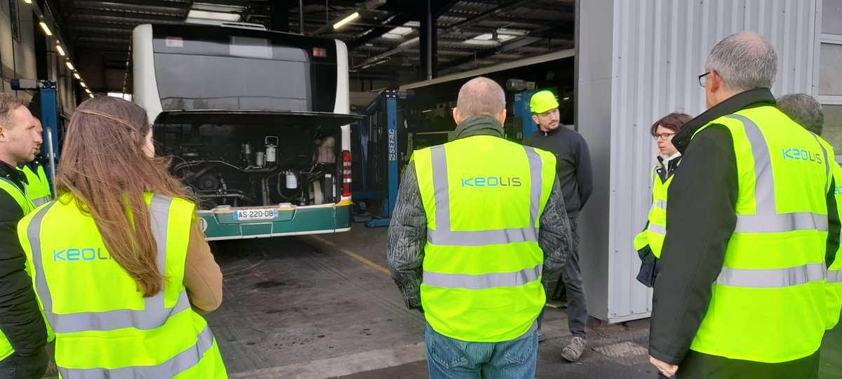CSpenninck's tweet photo. @pole_emploi #Tousmobilisés avec la mairie de Comines et la MELT🔝 2ème visite entreprise chez Kéolis🔝 les candidats ont découvert les nombreuses opportunités de recrutement🎯#recruterautrement avec le Comines Tour! https://t.co/9B7031wKpS