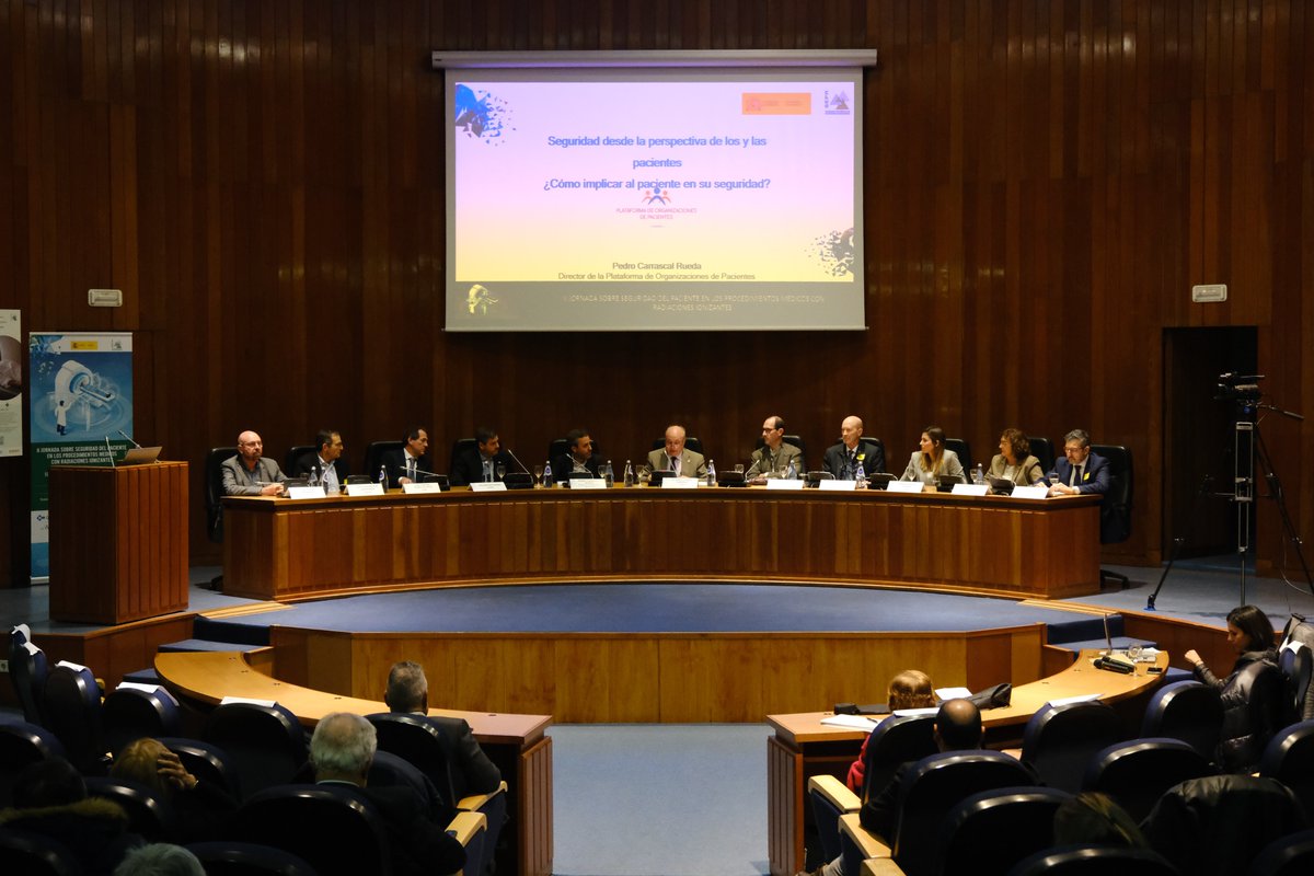 SocEspPR's tweet photo. Es el momento de debatir, pero primero escuchamos a los pacientes, tan importantes en #SegPacRRII, a través de @pcarrascal (@pacientesPOP) y @andonilor (@fep_pacientes).
También debaten SEPR, @SEFM15, @SERAM_RX, @SEOR_ESP, @SEMNIMoficial, @segraRadiologia, @fenin_es y CND. https://t.co/p9gs2TnScM