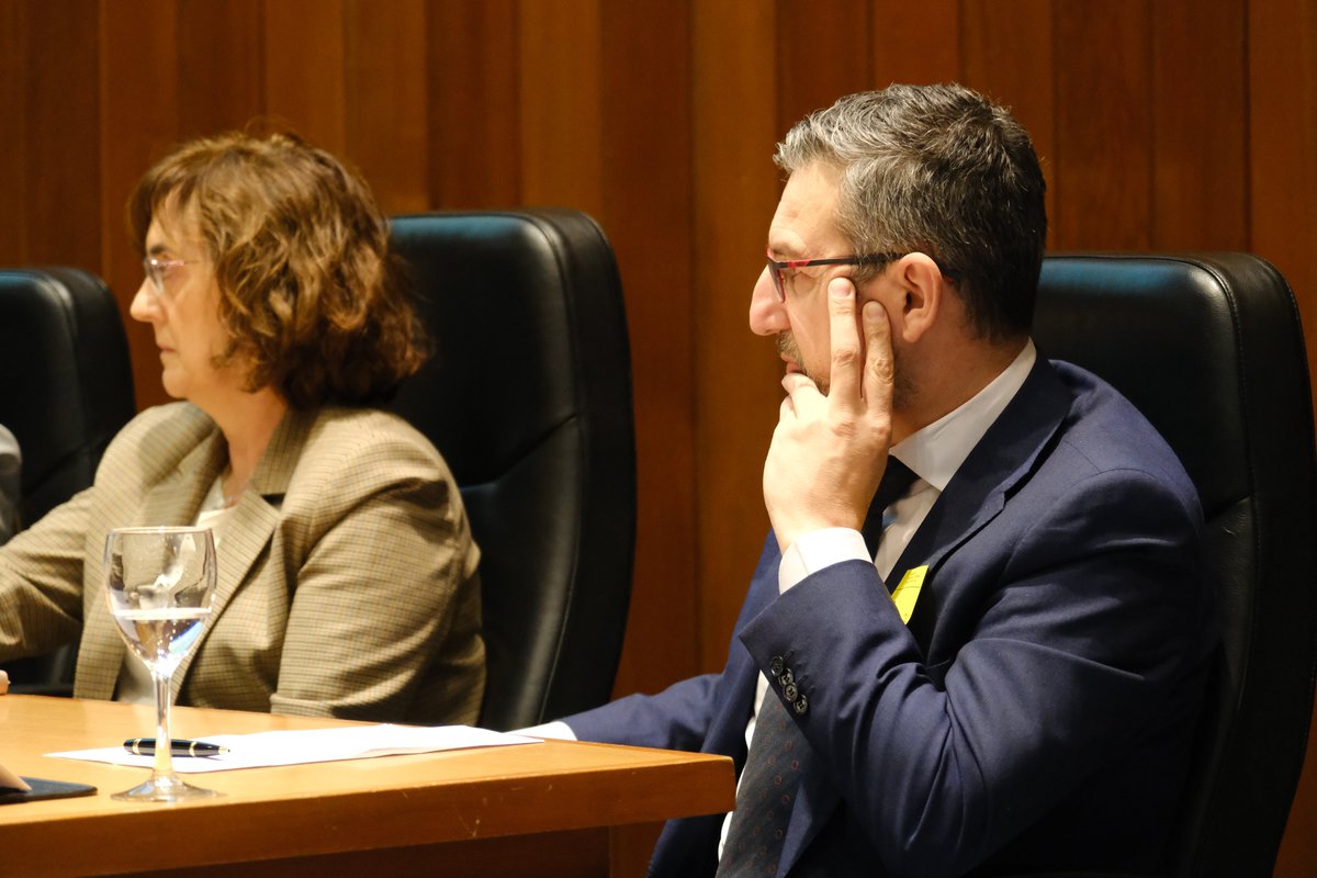SocEspPR's tweet photo. Es el momento de debatir, pero primero escuchamos a los pacientes, tan importantes en #SegPacRRII, a través de @pcarrascal (@pacientesPOP) y @andonilor (@fep_pacientes).
También debaten SEPR, @SEFM15, @SERAM_RX, @SEOR_ESP, @SEMNIMoficial, @segraRadiologia, @fenin_es y CND. https://t.co/p9gs2TnScM