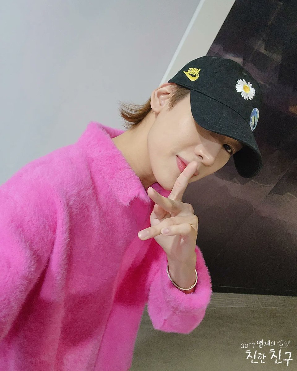mbcbf_ever's tweet photo. 🦦친친 월간뱀뱀🦦

11월의 배미는 핫핑크뽀이💖����💘💗💞💕
다봬뱀🐍(다음달에 봬요 뱀뱀이라는 뜻)

+) 배미의 리드로 완성된 환상호흡 어비스 쓰리샷📸 #오히려좋아😝 

#MBC #라디오 #GOT7영재의친한친구 #친한친구 #친친 #갓세븐 #GOT7 #영재 #뱀뱀 https://t.co/PLYhSG88z7