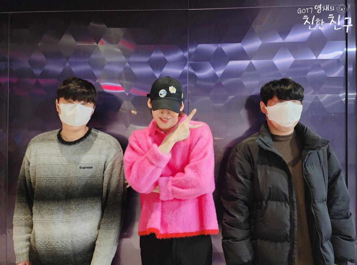 🦦친친 월간뱀뱀🦦

11월의 배미는 핫핑크뽀이💖💝💘💗💞💕
다봬뱀🐍(다음달에 봬요 뱀뱀이라는 뜻)

+) 배미의 리드로 완성된 환상호흡 어비스 쓰리샷📸 #오히려좋아😝 

#MBC #라디오 #GOT7영재의친한친구 #친한친구 #친친 #갓세븐 #GOT7 #영재 #뱀뱀
