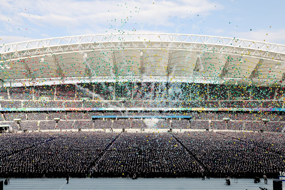 📷通过照片观看10万结业式✨

仅用一年时间 1️⃣0️⃣6️⃣1️⃣8️⃣6️⃣名 结业🎓

#新天地耶稣教会 #举办_10万结业式 #世界最大规模 #仅用1年时间 #106186名结业生 #培养_全世界_结业生 #世界级 #井然有序 #安全第一 #锡安基督教宣教中心 #话语 #认可 #全世界涌来 #毕业 #大邱 #相生 #助力_地方经济