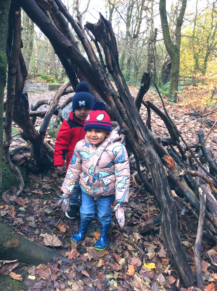 ECS_Keighley's tweet photo. We enjoyed experiencing feeding the ducks for the first time in outdoor learning. #50TTD #LoTc #outdoorlearning #29pitterpater #34woodlandwandering #41waterfeature https://t.co/Eru3Elbxku