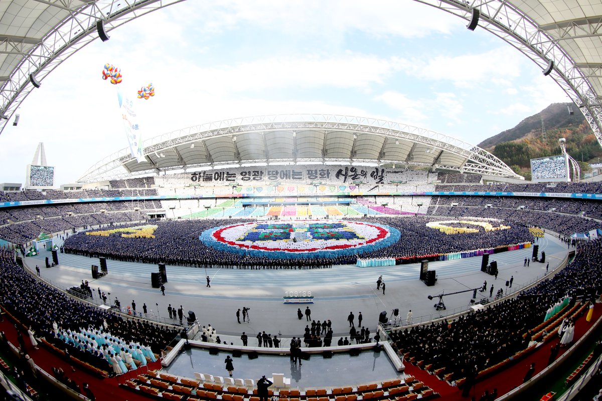 📷通过照片观看10万结业式✨

仅用一年时间 1️⃣0️⃣6️⃣1️⃣8️⃣6️⃣名 结业🎓

#新天地耶稣教会 #举办_10万结业式 #世界最大规模 #仅用1年时间 #106186名结业生 #培养_全世界_结业生 #世界级 #井然有序 #安全第一 #锡安基督教宣教中心 #话语 #认可 #全世界涌来 #毕业 #大邱 #相生 #助力_地方经济