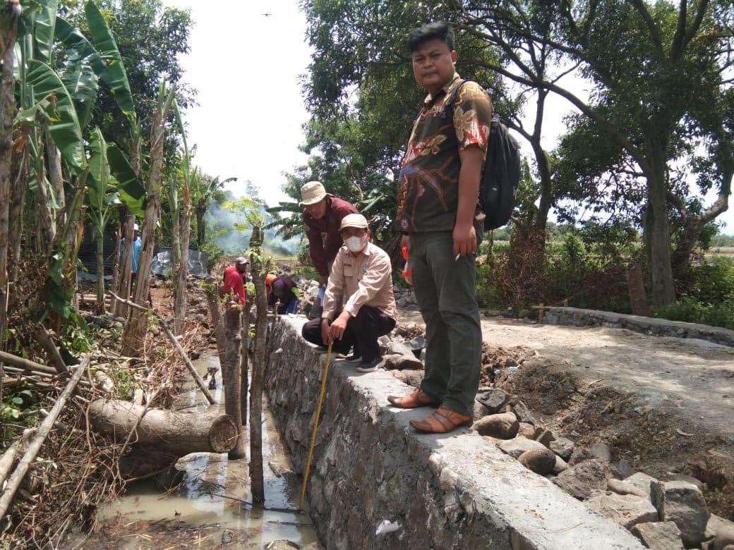 Agus2Prihanto's tweet image. Monitoring Program Penguatan Ketahanan Pangan. Pembangunan JUT / Talud Desa Tegalwulung
Selasa, 22/11/22

#TPPJatibarangBrebes

@halimiskandarnu
@kemendespdtt
@bpsdmkemendesa
@taufikmadjid71
@yusradaridesa
@tppkemendes
@TPPJateng
@EvyNurmilasari
@AhmadMunsip
@beta_nurcholis
