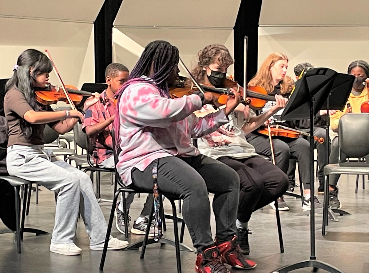 Mcpsedfoundatio's tweet photo. Participation in the arts develops concentration, creative thinking, cognitive processing and problem-solving skills. MCPS Education Foundation grants support creative opportunities for students.  

Please donate to our #GivingTuesday campaign today at https://t.co/ZRUqfrj4fo https://t.co/pBxcfxMC4t