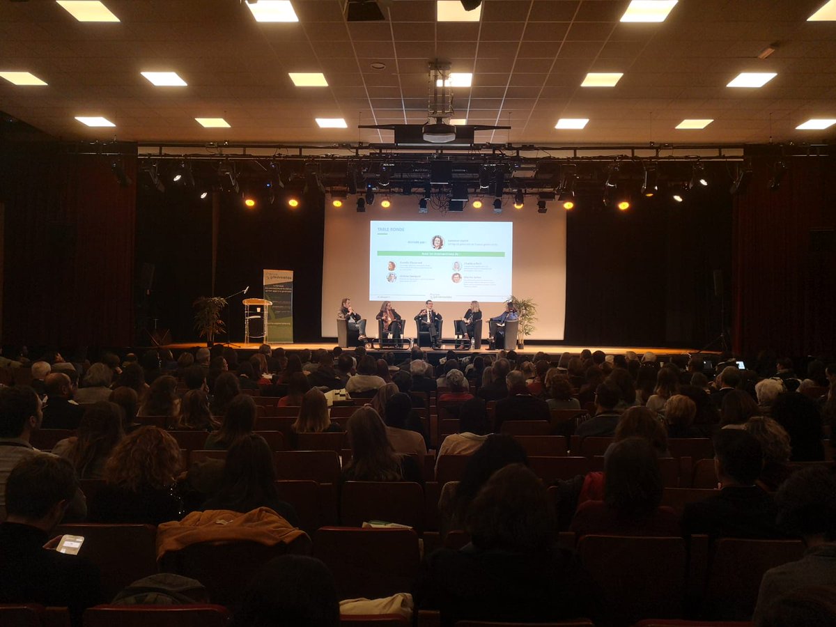 🧐 Où sont les donateurs français ? 

Une question à laquelle nous avons tenté de répondre ce matin au
#ColloqueFG de <a href="/generosites/">France générosités</a> avec des intervenants passionnés et passionnants.

Merci aux +300 acteurs du secteur d'avoir été présents 👍