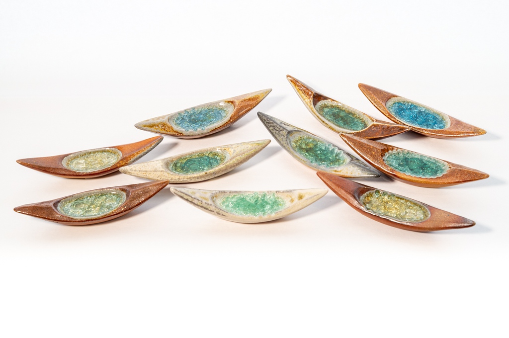 OenoGallery's tweet photo. New Arrivals | Each of these beautiful, wood-fired meditation vessels by Heather Hietala are hand-built &amp; unique. The interior of each vessel contains upcycled glass in gorgeous colours of cyan, emerald, turquoise, amber or mint. Shop now: https://t.co/SOuCHpWrCA https://t.co/8TxEGrFAUB