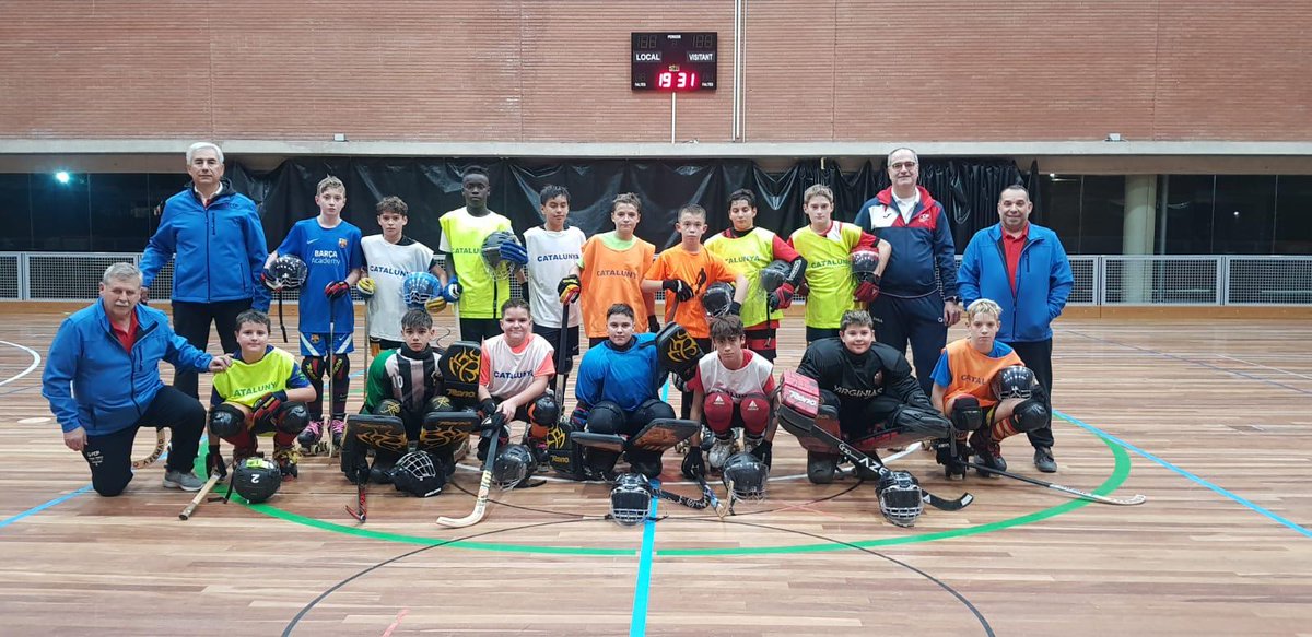 FCPatinatge's tweet photo. [🏑] 🔝 Imatges dels entrenaments de control d'ahir de les preseleccions catalanes Fem13 i Sub13 al CAR de Sant Cugat.

🙌🏼 Rodem endavant!

#HoqueiPatins https://t.co/nOJtyfNbG1