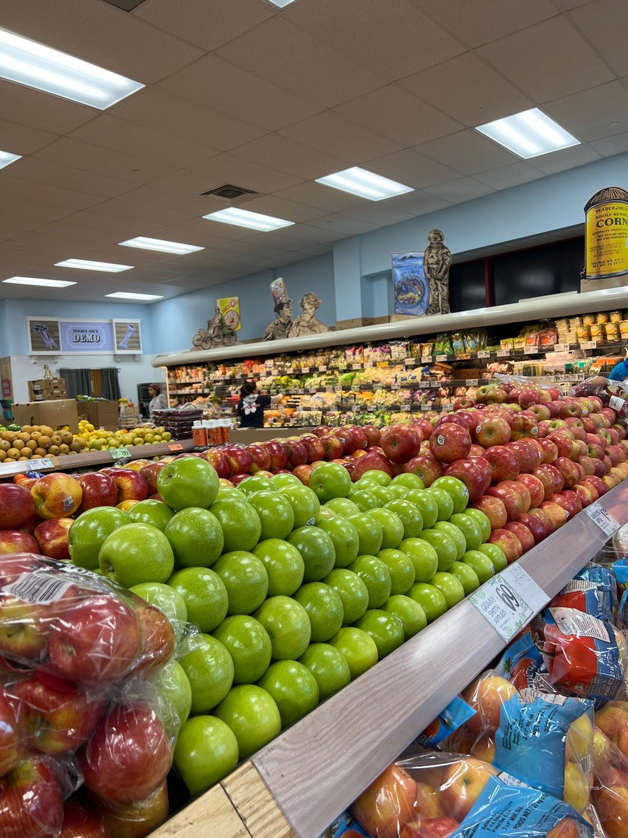 digitaldb's tweet image. I&apos;m at Trader Joe’s in Rockville, MD swarmapp.com/c/2O10Wopo8K6