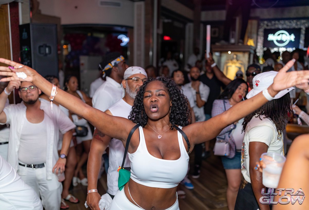 DCCarnivalExp's tweet photo. Just scrolling by and dropping the hidden gems that YOU missed at Ultra GLOW earlier this year, such a #TBT  👀

📸: @logicpromotions 

#DMV #DCCarnival #DC #Mood #Soca #CaribbeanParty #Friends #Party #Fun #Events #Music #Drinks #Vibes #Mood https://t.co/8NFsY1Zfgp