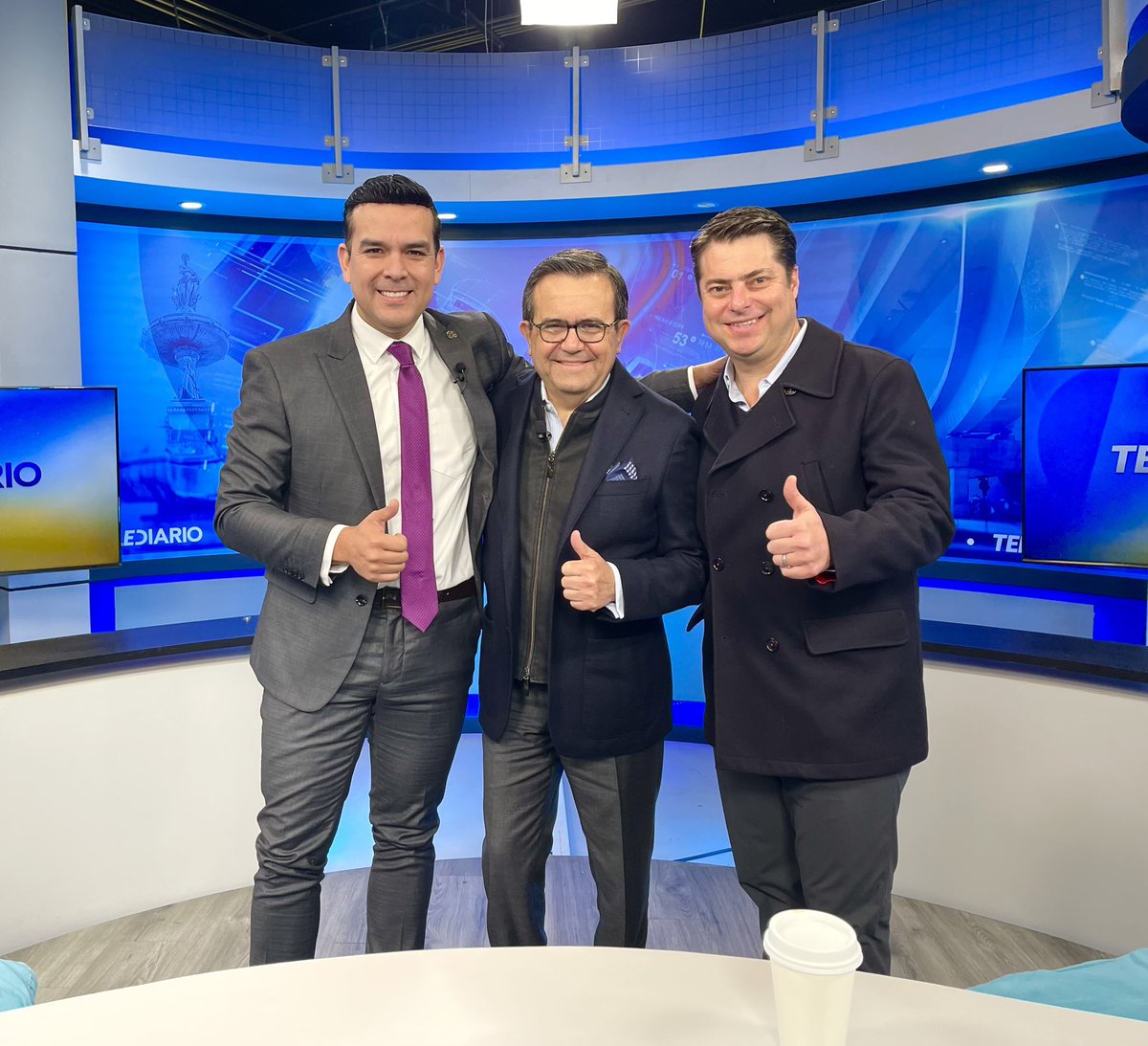 ildefonsogv's tweet photo. Estoy aquí en #Saltillo y pude platicar con @abrahamcazares en su noticiero de #MultimediosSaltillo sobre temas como la inminente votación de la reforma electoral y el panorama político en #Coahuila y a nivel nacional.

Aproveché para saludar a mi amigo @enriquemym . https://t.co/jqEJQKI4Cp