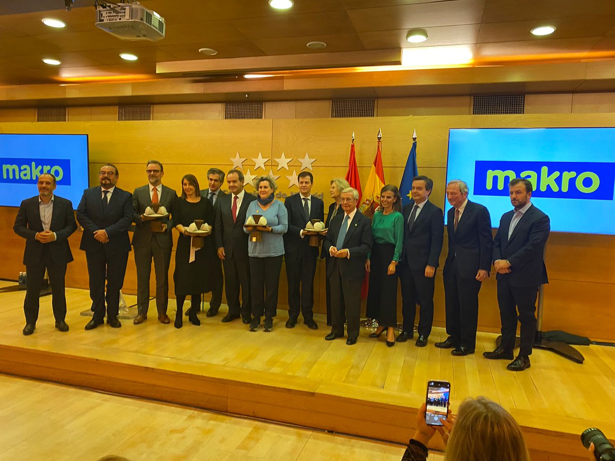 Makro España tweet media