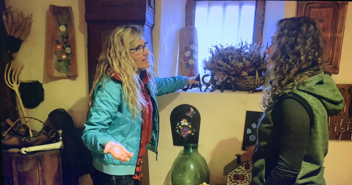 salutimuntanyes's tweet photo. JA VENIM GENT! Aquest divendres @salutimuntanyes amb @evaclauso pel @canal_33 (22:15) anirà a visitar Caregue i Seurí al @visitpallars Descobrireu els secrets de segles amagats @CasaBellera i les pintures de l’artista català, Santi Moix. @aralleida @ajuntamentsort @LleidaRural https://t.co/y2nIpCVdRq