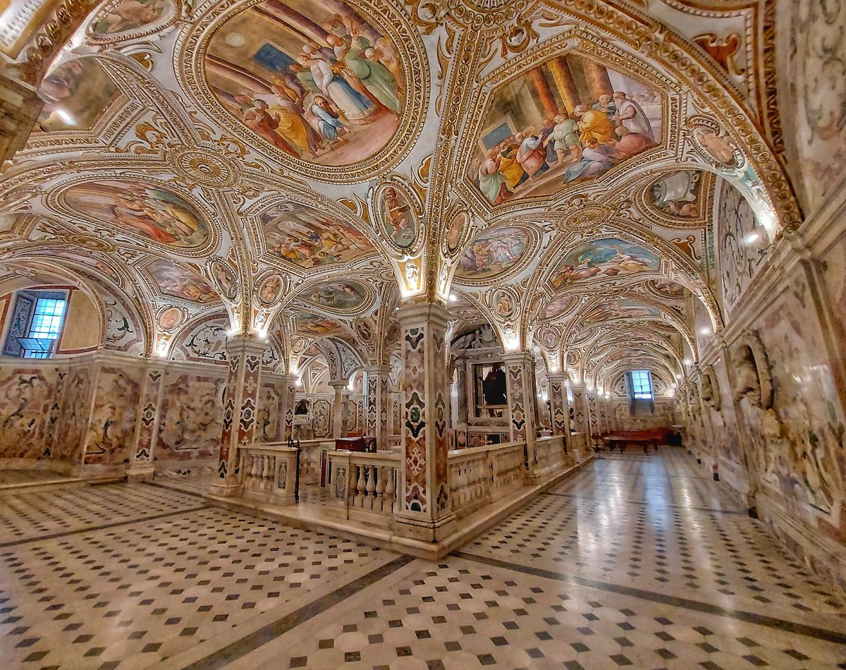 La increíble Cripta de la Catedral de Salerno

📷 #MRevilla