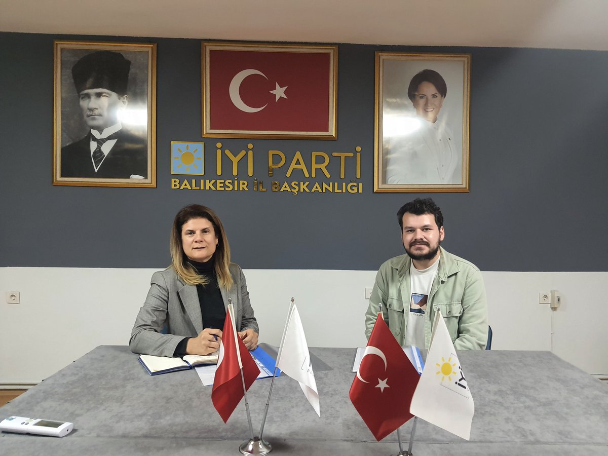 OzlUral's tweet photo. "Cumhuriyetimizin 100. Yılında 100 bin öğretmen ataması yapılarak, 2023 Şubat ayında okullarımızda, öğrencilerimizin karşısında olmak istiyoruz. Bunun müjdesini 24 Kasım Öğretmenler Gününde bekliyoruz." 

Atanamayan öğretmenlerimiz için Tolga Canbaz Hocam bizleri ziyaret etti. https://t.co/dNCMK62lme