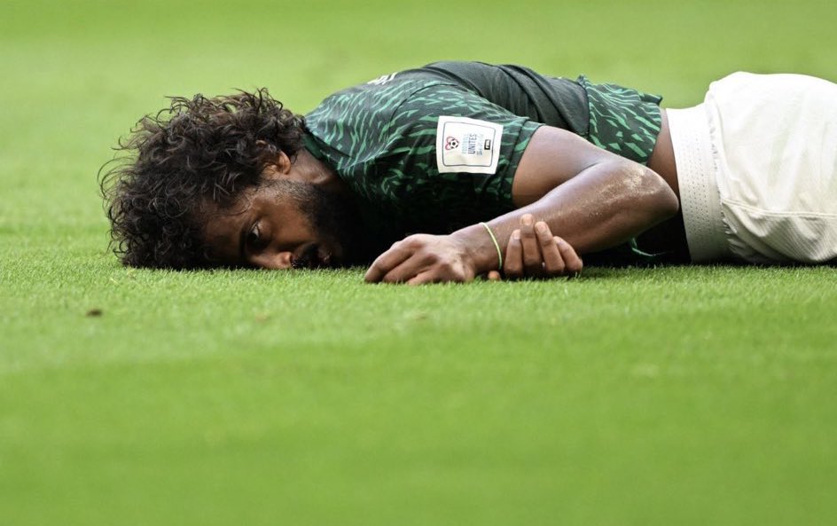 _s7_h's tweet photo. في عز فرحتكم تكفوون لا تنسون ياسر من دعواتكم 😭💔💔💔 
اصابته تخوف اسأل الله العظيم ان يشفيه ويرفع عنه ما اصابه و يرجع لنا  بالسلامه يارب 💚💚💚

#ياسر_الشهراني 
#QatarWorldCup2022 
#السعوديه_الارجنتين
 #FIFAWorldCup https://t.co/QGLhXJz0pn