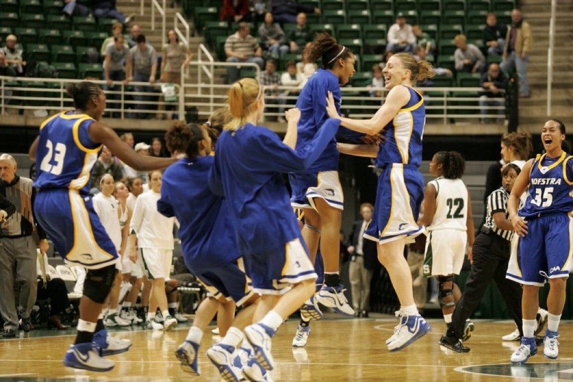 Can't believe this was 16 years ago today!

One of the best memories and best wins from all my time at Hofstra! <a href="/HofstraWBB/">Hofstra Women’s Basketball</a> 57, #17 Michigan State 53. 

🔗 - static.caasports.com/custompages/st…

#PrideOfLI