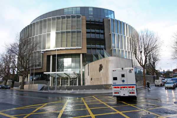 courtsnewsIRL's tweet photo. A man who downloaded almost 3,000 images and videos of “grotesque” and "shocking" child abuse material has been jailed for a year.

https://t.co/rjtgBa7g1t https://t.co/OSd3udGEob