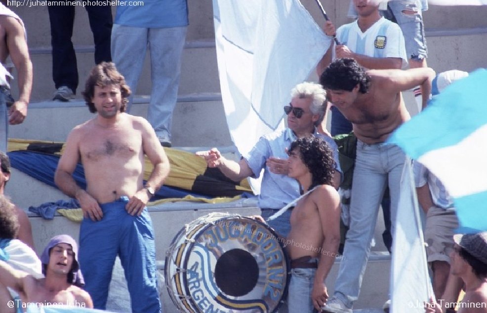Noempujenche2's tweet photo. La hinchada argentina en Italia 90 / hinchada argentina en Catar.
Así es muy difícil. https://t.co/RaZwDk5wk5