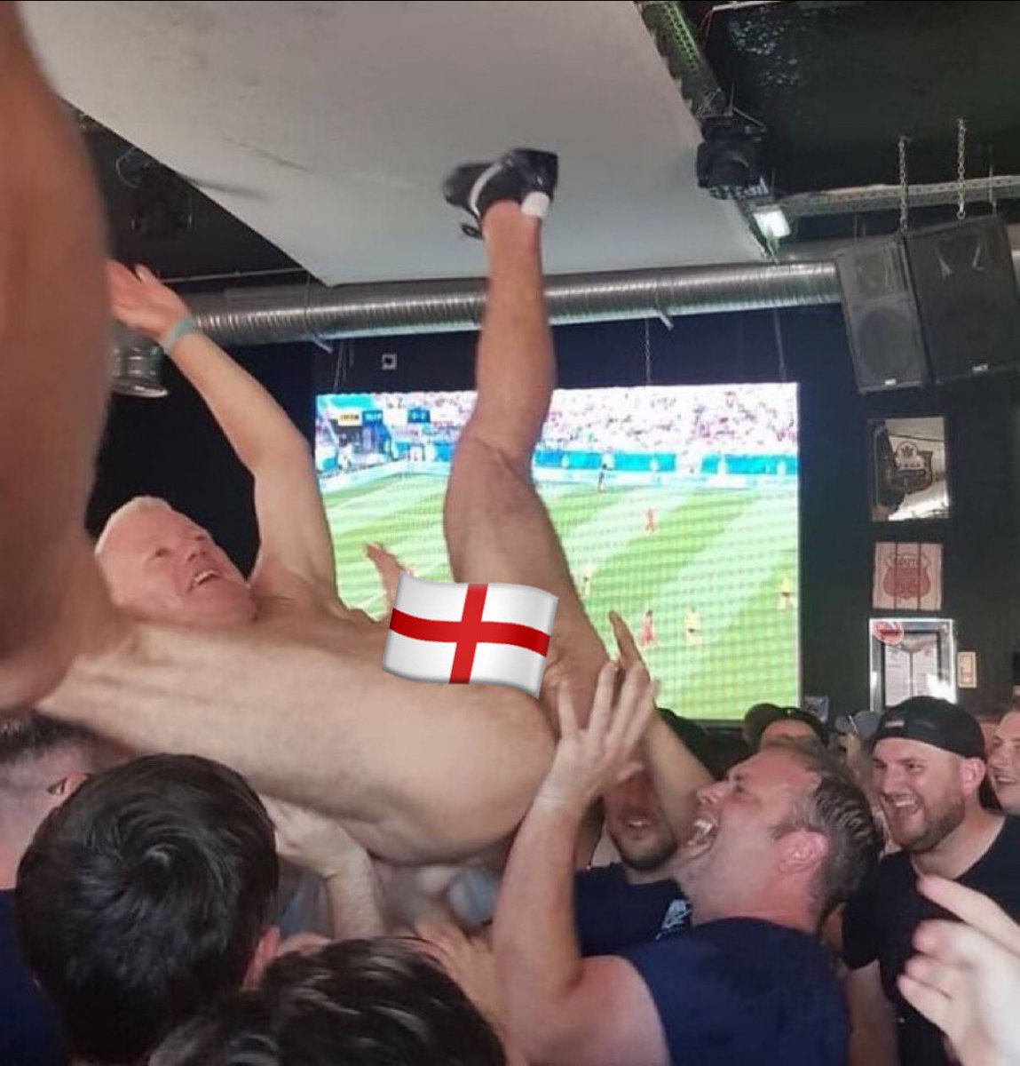 benediktmrh's tweet photo. when in grimby!! Come on england🏴󠁧󠁢󠁥󠁮󠁧󠁿🏴󠁧󠁢󠁥󠁮󠁧󠁿 https://t.co/u2UA9Nx0tx