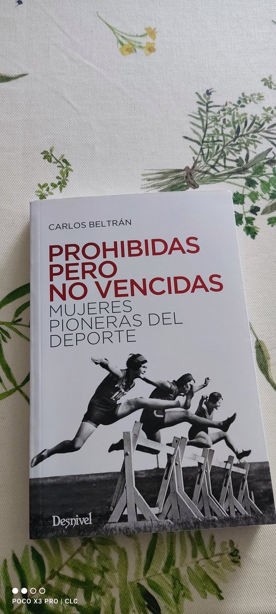 DeporteMujeres's tweet image. Ya en casa, ha costado tenerlo 37 años o quizá más de 40, porque ha sido un libro soñado que @carlostbeltran ha tenido a bien escribir.
Pertenecer al sexo que siempre obligaron a ser el segundo, el negado, el prohibido...hace que esta narración sea disfrutada sin medida! Gracias
