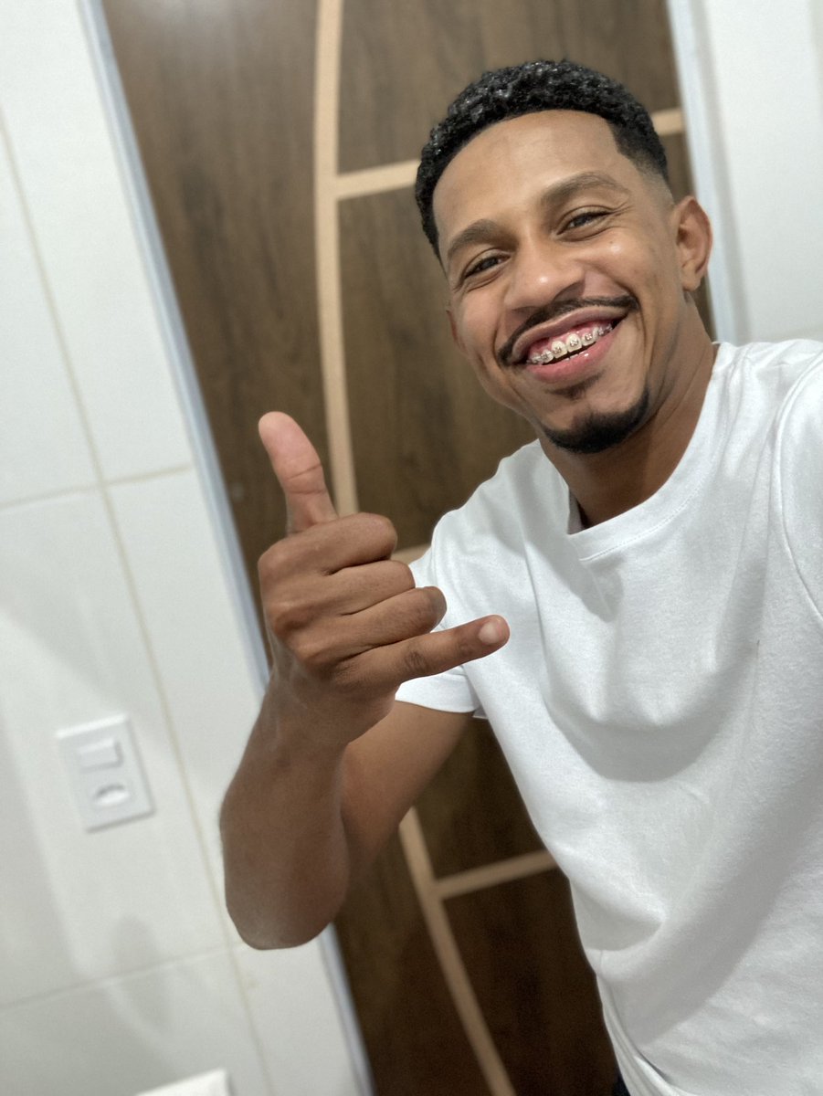 Primeiramente agradecer a Deus por hoje está podendo comemorar mais um ano de vida , mts coisas aconteceram e o tempo é o remédio pra tudo ..  Feliz aniversário pra mim pohha 😍🎊😍🎊