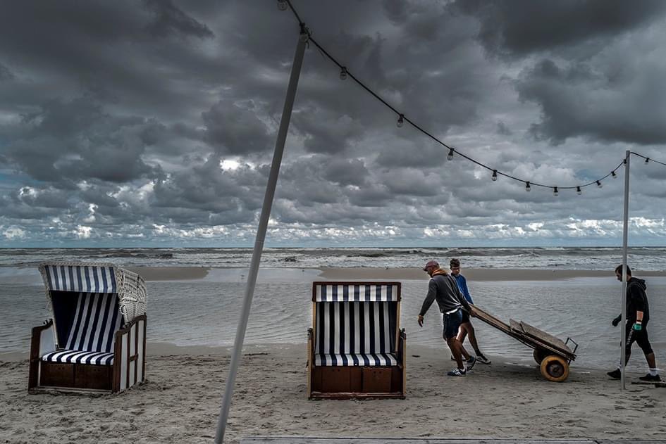 NiedenthalChris's tweet photo. Idzie zima. Ale sztorm nad Bałtykiem też ładny.
Winter is coming. But a storm over the Baltic is beautiful as well.
Photo © Chris Niedenthal 2022 https://t.co/8LMtp7lZ9O