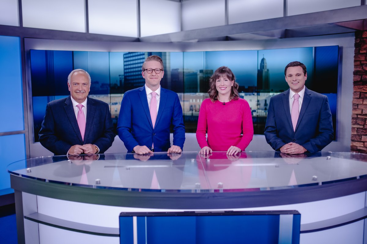 New team pic! 

Your 10/11 evening news team: <a href="/KenSiemek/">Ken Siemek</a> <a href="/ColeMillerTV/">Cole Miller</a> <a href="/KelsiePassolt/">Kelsie Passolt</a> <a href="/kevinsjuts/">Kevin Sjuts</a> #LNK