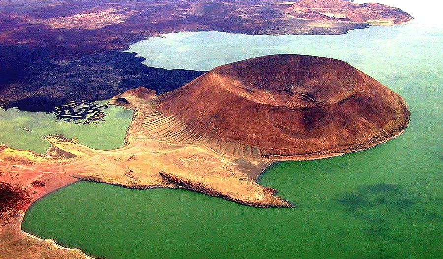 CS_MoALD's tweet photo. Turkana County, is the second largest county in Kenya which boasts the biggest desert lake in the country also the world's largest permanent desert lake - Lake Turkana . However, Turkana is one of Kenya's poorest regions where hundreds of thousands are facing severe starvation. https://t.co/GvZnlxtW5b