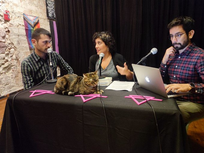 espaiQWERTY's tweet photo. 🎧Ja pots escoltar el nou episodi de🌈MARICONSULTA 🎤 El podcast de psicologia Queer dirigit per @tonauguste &amp; @Oriol_G_S

😍Amb Laura Pabón com invitada especial😍

Parlem de:
                       ▪️Chemsex▪️

📻Ivoox:https://t.co/dYZDImgPVi
📻Spotify:https://t.co/uUyQb3pErM https://t.co/4OSgkuSOfu