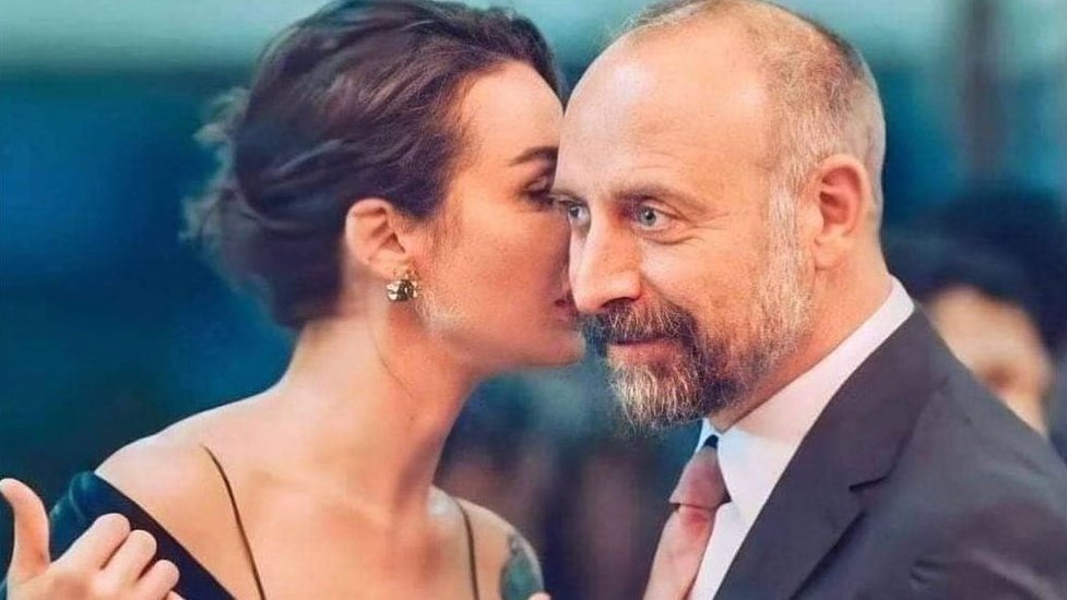 ScreenMix's tweet photo. في دول الخارج، الرجل الذي يلبي طلبات زوجته يسمى بـ "جينتلمان" .. ماذا يسمى في بلدك؟ https://t.co/8rirtU9j2T