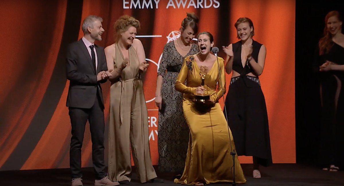 HKU-alumna Lilian Sijbesma ontvangt een International Emmy Award <a href="/iemmys/">International Emmy Awards</a> voor de kleuterdramaserie #Kabam! bit.ly/alumnawintemmy #EmmyAwards #HKU