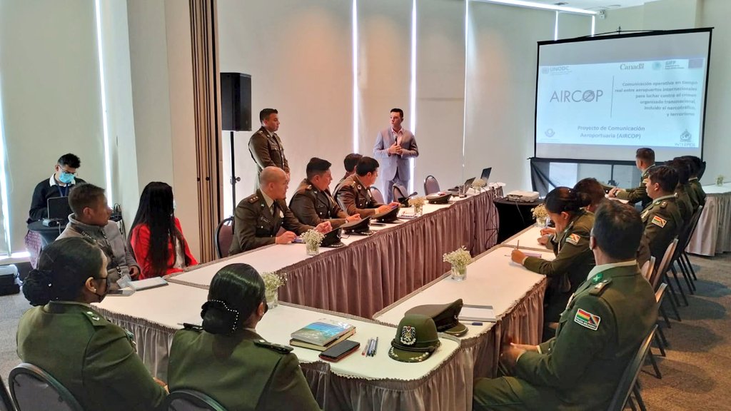 Sergio_NaranjoA's tweet photo. Da comienzo el entrenamiento inicial para el grupo @AIRCOP_UNODC que comienza a operar en el aeropuerto de La Paz, Bolivia 🇧🇴. 20 agentes de 5 agencias diferentes, impartido por especialistas de AIRCOP Argentina 🇦🇷, Bolivia y UNODC. @IllicitRoutes @CanadaenPeru @FELCN_BOLIVIA https://t.co/TioNbveLkG