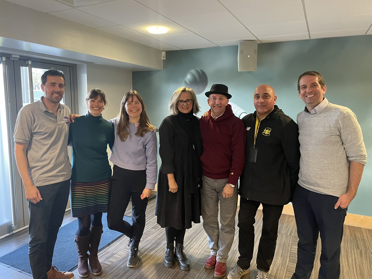 Gloscricket's tweet image. A huge pleasure to host @IanOllie7 and his wife Kim today, who spoke passionately about the challenges of raising deaf children.

They took part in a @CfDHoH session on deafness and inclusivity at the Seat Unique Stadium, as Glos strives to provide a welcoming venue for all 🤗
