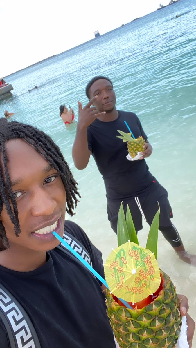 J5IZZL's tweet photo. 🏝 boy https://t.co/2BiTGfo1ra
