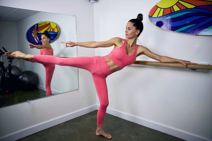 Grow strength as you fight forward!  You were built to persevere 💪🏼  🩰 #FitnessModel #Ballerina #pinklips<a href="/tag/fitnessmodel"class="tags"><span>#fitnessmodel</span></a><a href="/tag/pinklips"class="tags"><span>#pinklips</span></a><a href="/tag/ballerina"class="tags"><span>#ballerina</span></a>