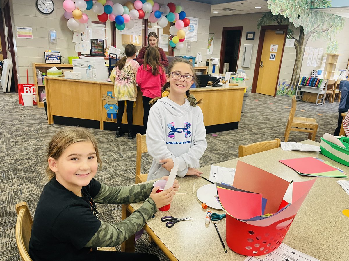 KCS_JeffLibrary's tweet image. Third grade Jaguars researched roller coasters, designed their own coaster and are now building a roller coaster. @KCS_Jefferson