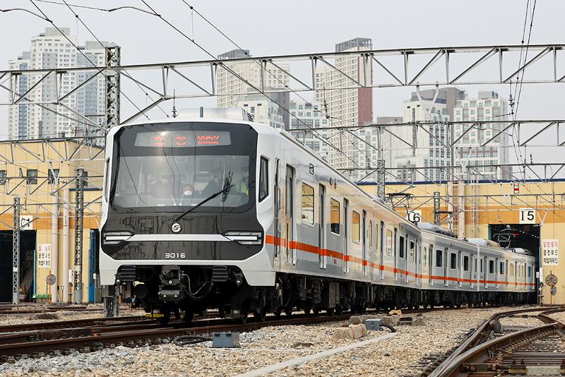 [#TURISMO] Si tienes pensado ir a #COREA y estar en Seúl el metro va a ser tu mejor amigo, es la forma más cómoda para viajar en esta ciudad, es algo complejo así que aquí te dejamos todo lo que debes saber

🔗coreacultura.com/como-viajar-en…

#SEUL #VIAJAR #METRO