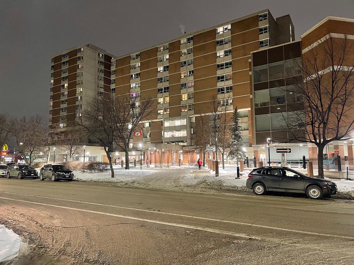 mjlightingwpg's tweet photo. Just completed
an exterior lighting project
at Lions Manor
in downtown Winnipeg.

The new poles, fixtures,
and bollards look fantastic,
and it sure does make the buildings look bright, safe, and secure!
🏡
@lionsclubs 
🏢 https://t.co/WJFuumkSLV