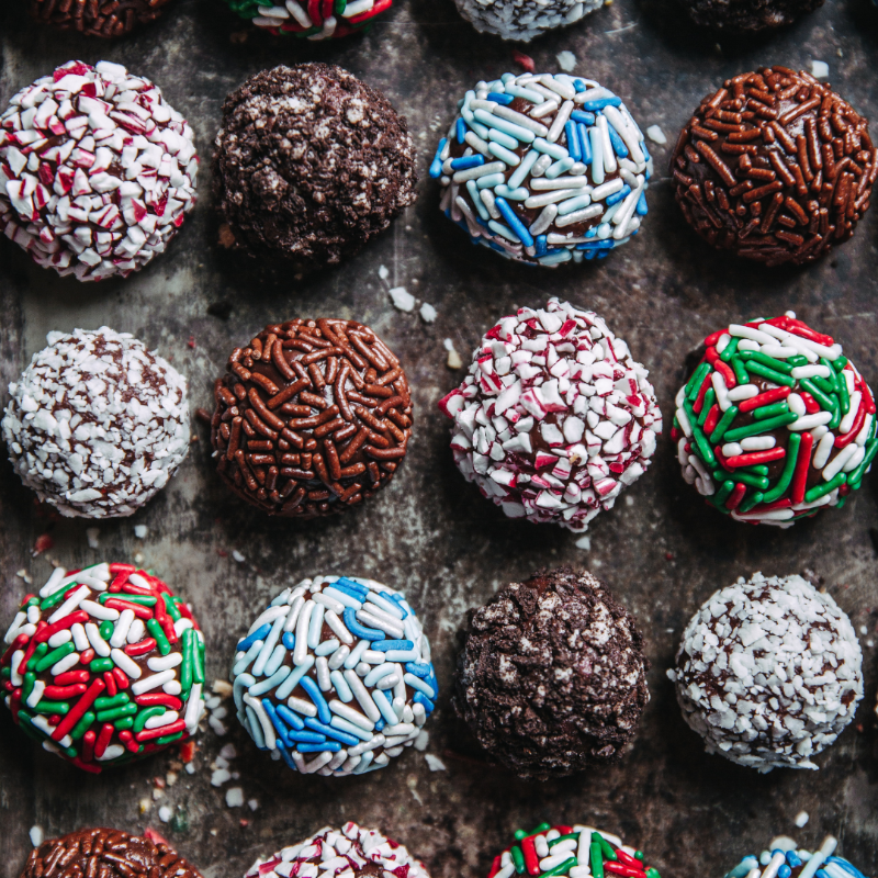 LCChocolates's tweet photo. Stock up on all your holiday baking supplies and save 20% sitewide! But hurry, this sale ends tonight!

Get the recipe for these festive holiday fudge balls:
https://t.co/mOkAZZuhCC

#holidaybaking #makeitextraordinary
